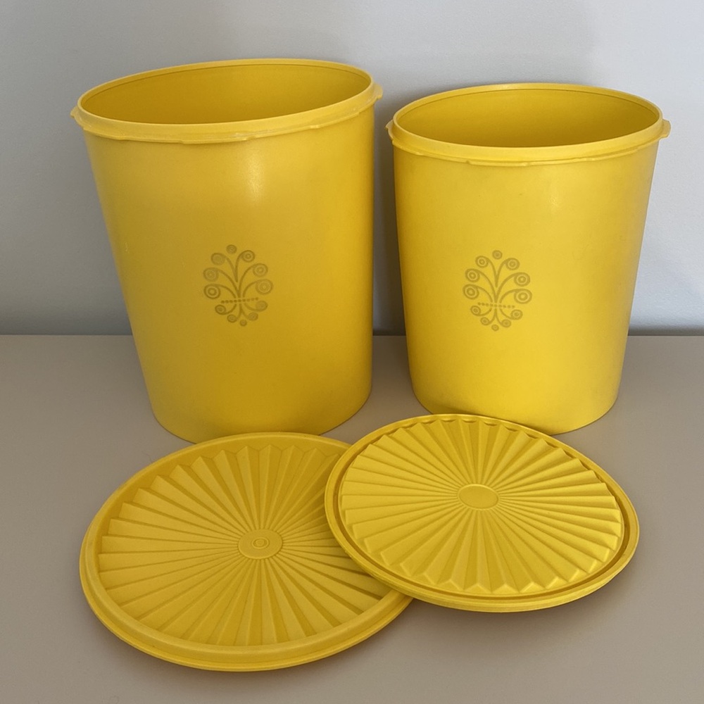 Vintage large yellow Tupperware containers set of 2 - Picture 2 of 11